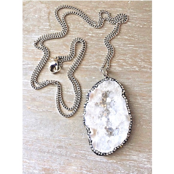 Whimsy Avenue Jewelry Jewelry - Snow Quartz Agate Necklace